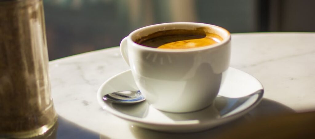 tasse café grain cuiller ambiance