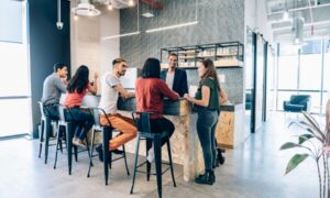 Revenir au bureau pour retrouver la machine à café !