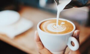 Pause-café : 5 alternatives au gobelet en plastique pour une entreprise.