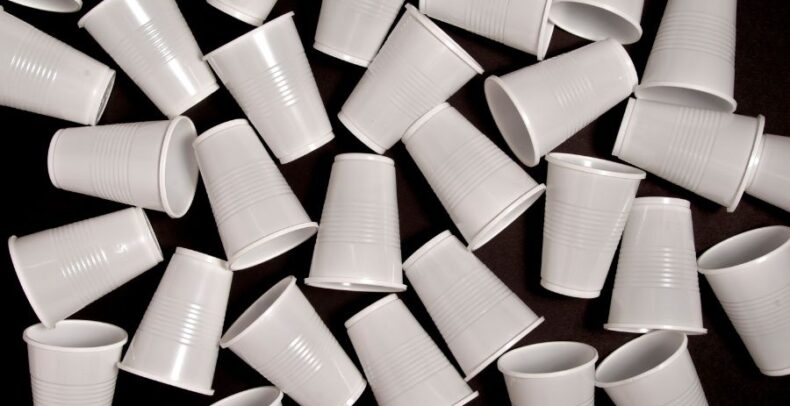 L’interdiction des gobelets plastique à usage unique dans les entreprises
