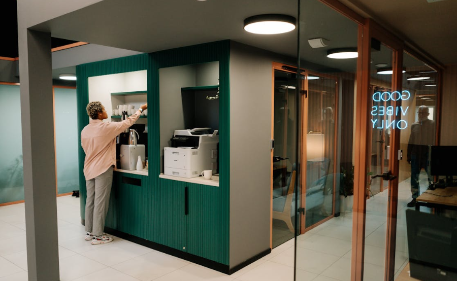 Machine à café avec réservoir : simplicité et flexibilité - credits cottonbro studio