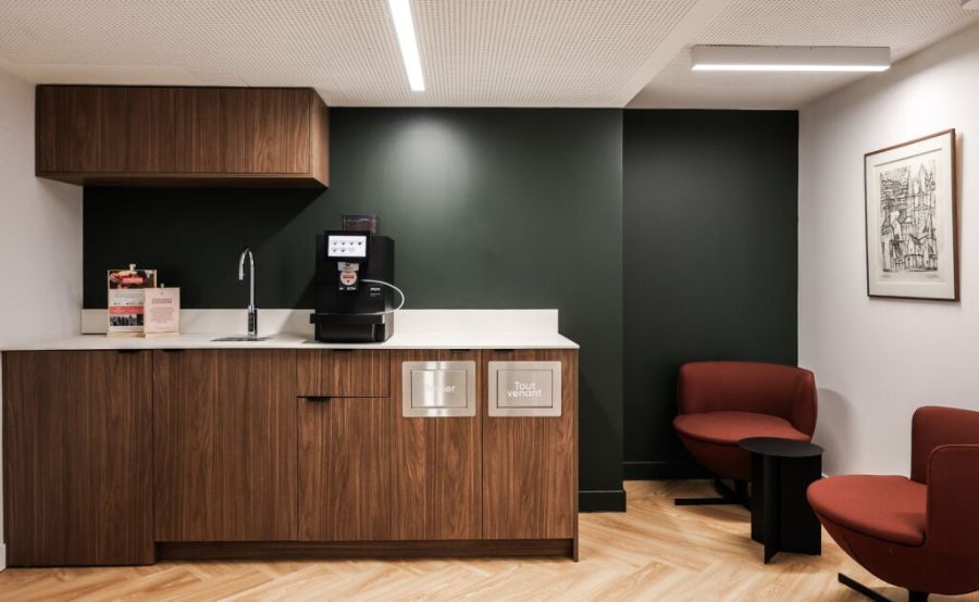 Pleyce x TaylorWessing Fontaine à eau Swan - Machine à café Janne