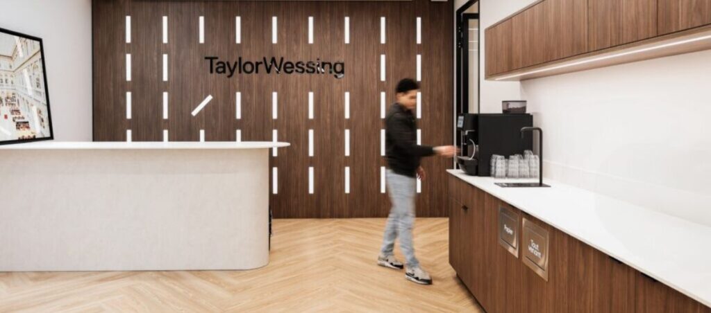 Pleyce x TaylorWessing Fontaine à eau Alta - Machine à café Janne