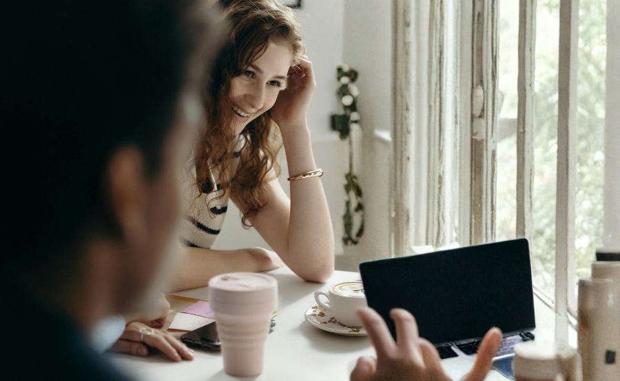 Pause-café déconnecter pour se reconnecter au travail, surcharge digitale - Photo de cottonbro studio: