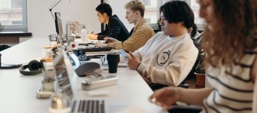 Pause-café déconnecter pour se reconnecter au travail, surcharge digitale - Photo de cottonbro studio: